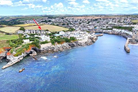 42 West End, Porthleven TR13 4 bed semi