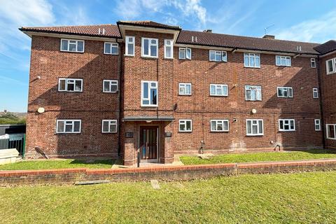 Chesham House, Leyburn Crescent, Romford 1 bed flat for sale