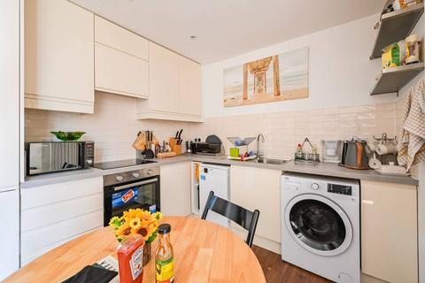 Fairfield Road, London E3 2 bed flat for sale