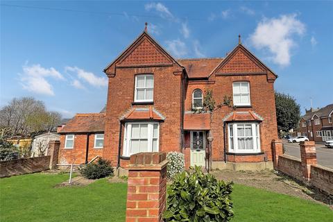Gogmore Lane, Surrey KT16 3 bed detached house for sale