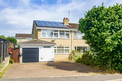 Victory Close, Bury St. Edmunds 4 bed semi