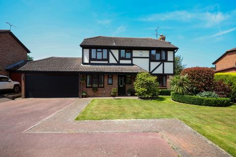 Lillywhite Close, Burgess Hill, RH15 4 bed detached house for sale