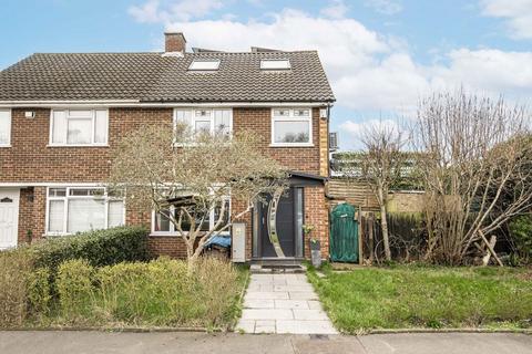 Lynton Close, Isleworth TW7 4 bed semi