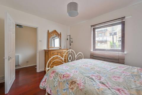 Horseferry Road, Wapping, London, E14 2 bed terraced house for sale