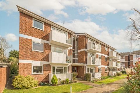 Alexandra Road, Kingston Upon Thames KT2 2 bed flat for sale