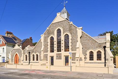 Wickham Avenue, Bexhill 2 bed flat for sale