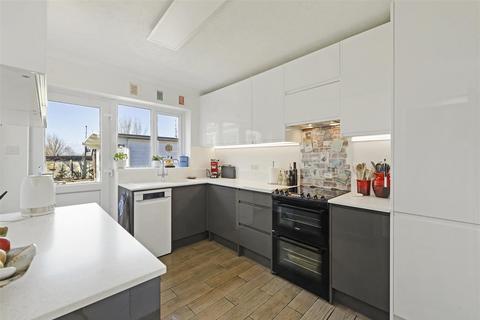 Warrington Road, Paddock Wood, Tonbridge 2 bed bungalow for sale