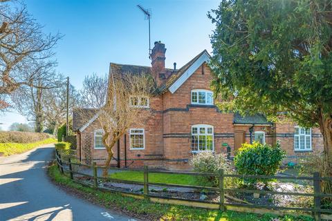 Perry Mill Lane, Ullenhall B95 3 bed semi