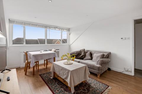 Claremont Road, Cricklewood, London 2 bed flat for sale