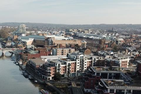 Kingston Upon Thames KT1 1 bed apartment for sale