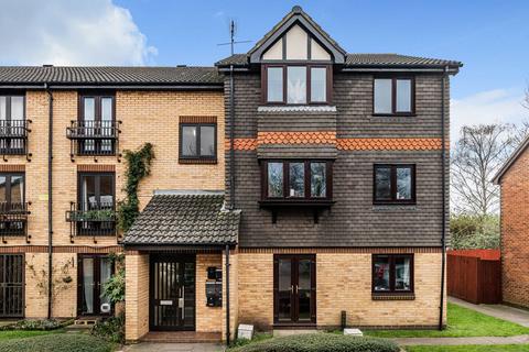 Silver Close, New Cross, London, SE14 2 bed flat for sale