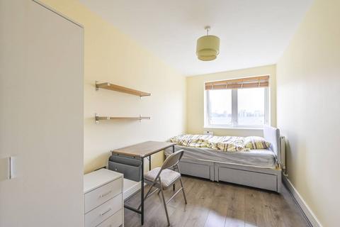 Settlers Court, Isle Of Dogs, London... 2 bed flat for sale