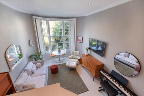 Clifton Gardens, London 2 bed flat for sale