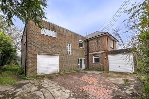 North Row, Uckfield 2 bed ground floor flat for sale