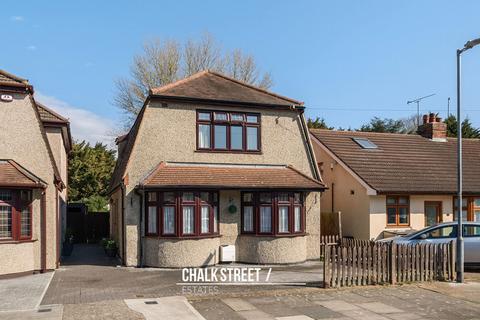 Hill Crescent, Hornchurch, RM11 4 bed detached house for sale