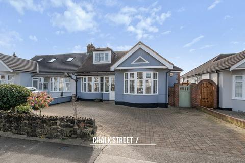Ravenscourt Drive, Hornchurch, RM12 3 bed semi