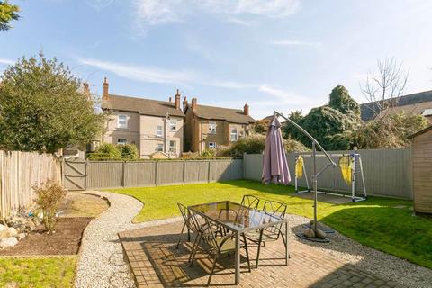 Heathfield Road, South Croydon 2 bed apartment for sale