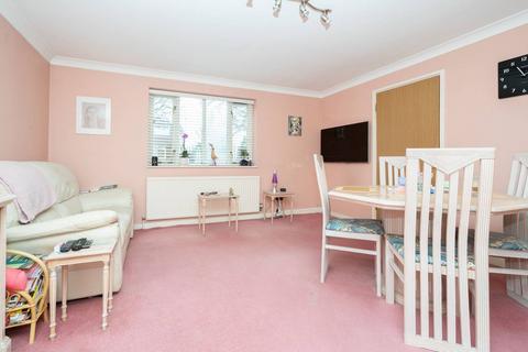 Siskin Close, Bushey, WD23 2 bed flat for sale