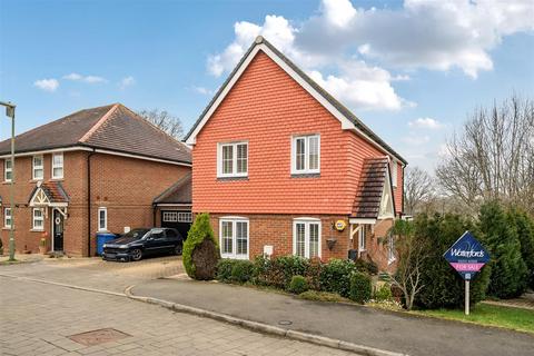 Tudgey Gardens, Fleet GU51 3 bed link detached house for sale