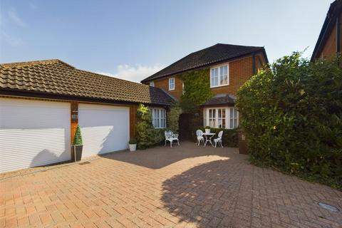The Meadows, Aylesbury HP22 4 bed detached house for sale