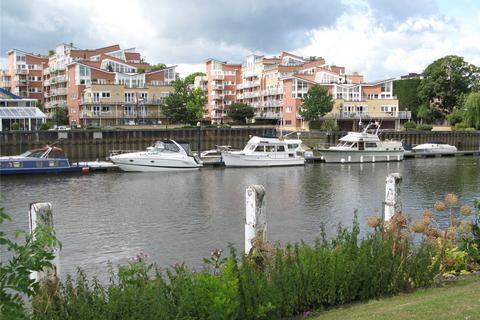 Twickenham Road, Teddington... 2 bed apartment for sale