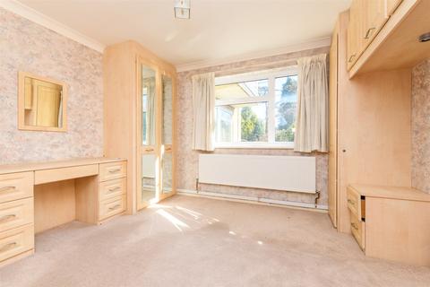 Ashleigh Close, Meopham, Gravesend, Kent 3 bed detached bungalow for sale