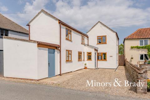 Mill Road, Stokesby 3 bed detached house for sale