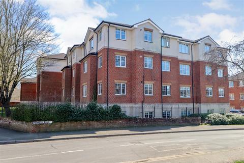 Knepp House, Kennedy Road, Horsham 2 bed flat for sale