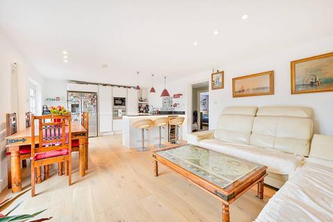 Evershed Walk, Chiswick, London, W4 4 bed flat for sale