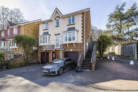 Russet Glade, Aldershot, Hampshire, GU11 4 bed detached house for sale