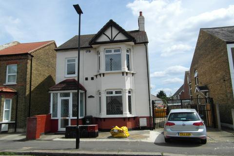 Cromwell Road, Hounslow TW3 3 bed detached house for sale
