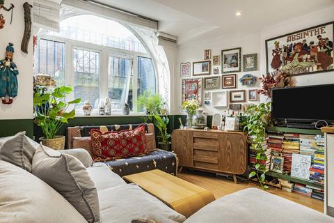 Henriques Street, London, E1 1 bed apartment for sale