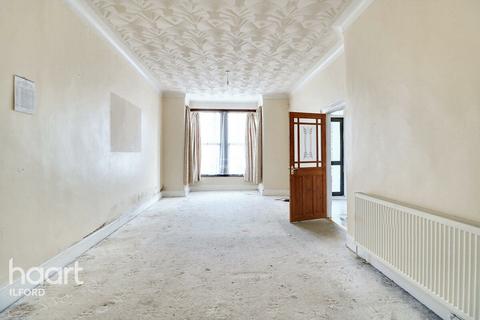 De Vere Gardens, Ilford 4 bed end of terrace house for sale