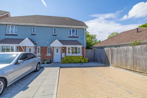 Summer Piece Grove, Canterbury, CT4 3 bed semi