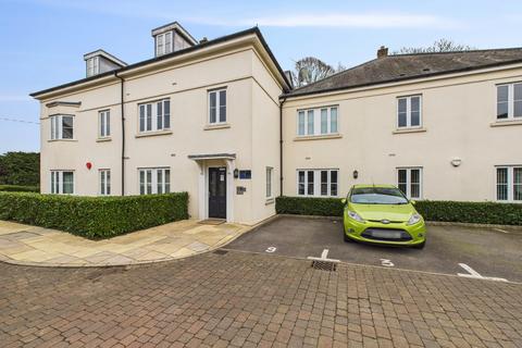 Stokenchurch, High Wycombe HP14 2 bed apartment for sale