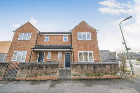 Newbury,  Berkshire,  RG14 3 bed semi