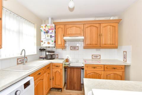 Neville Gardens, Emsworth, Hampshire 2 bed detached bungalow for sale