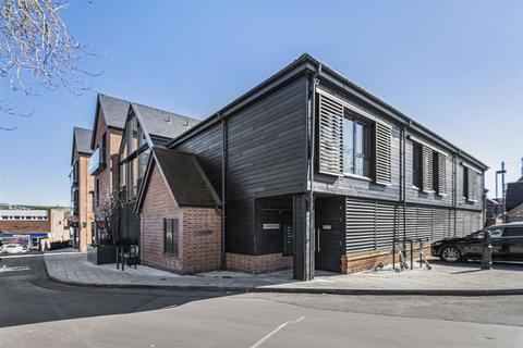 3 bedroom flat for sale