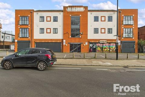 High Street, Feltham, Middlesex, TW13 2 bed apartment for sale