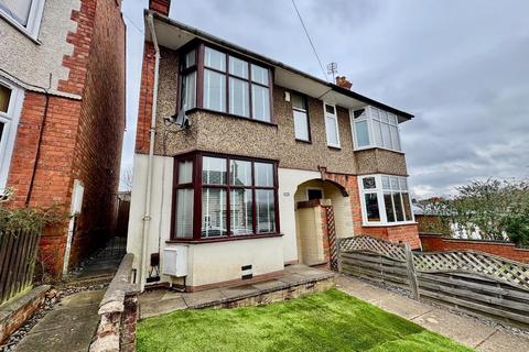Murray Avenue, Kingsley, Northampton NN2 3 bed semi