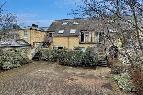 Sturton Street, Cambridge CB1 2 bed flat for sale