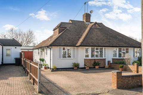 Beaufort Way, Surrey KT17 4 bed bungalow for sale