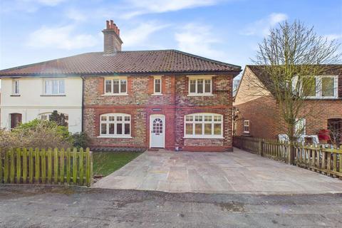 Beamer View, Thixendale, Malton, YO17... 4 bed semi