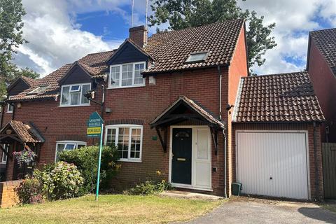 Burdock Close, Burghfield Common... 3 bed semi