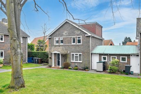 Middlemead Close, Chelmsford CM2 4 bed link detached house for sale