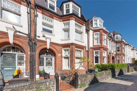 Howitt Road, London, NW3 2 bed apartment for sale