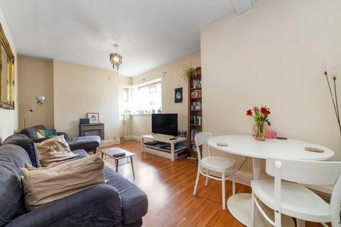Rusper Court, Clapham Road, Stockwell 3 bed flat for sale