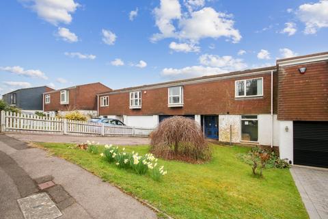 Court Crescent, East Grinstead, RH19 4 bed terraced house for sale