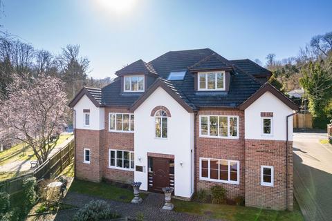 Hornchurch Hill, Whyteleafe 1 bed flat for sale