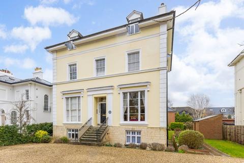 The Park, Cheltenham, GL50 2 bed apartment for sale